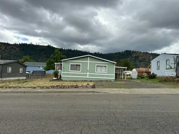 871 SE Meadowood Dr, Winston, OR 97496
