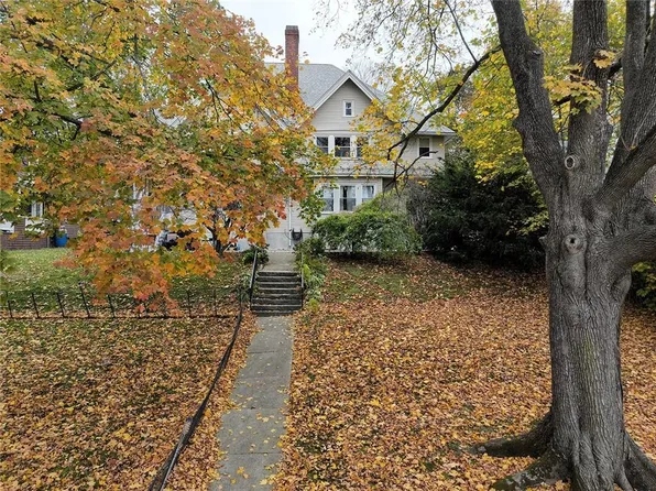 341 Blackstone St, Woonsocket, RI 02895