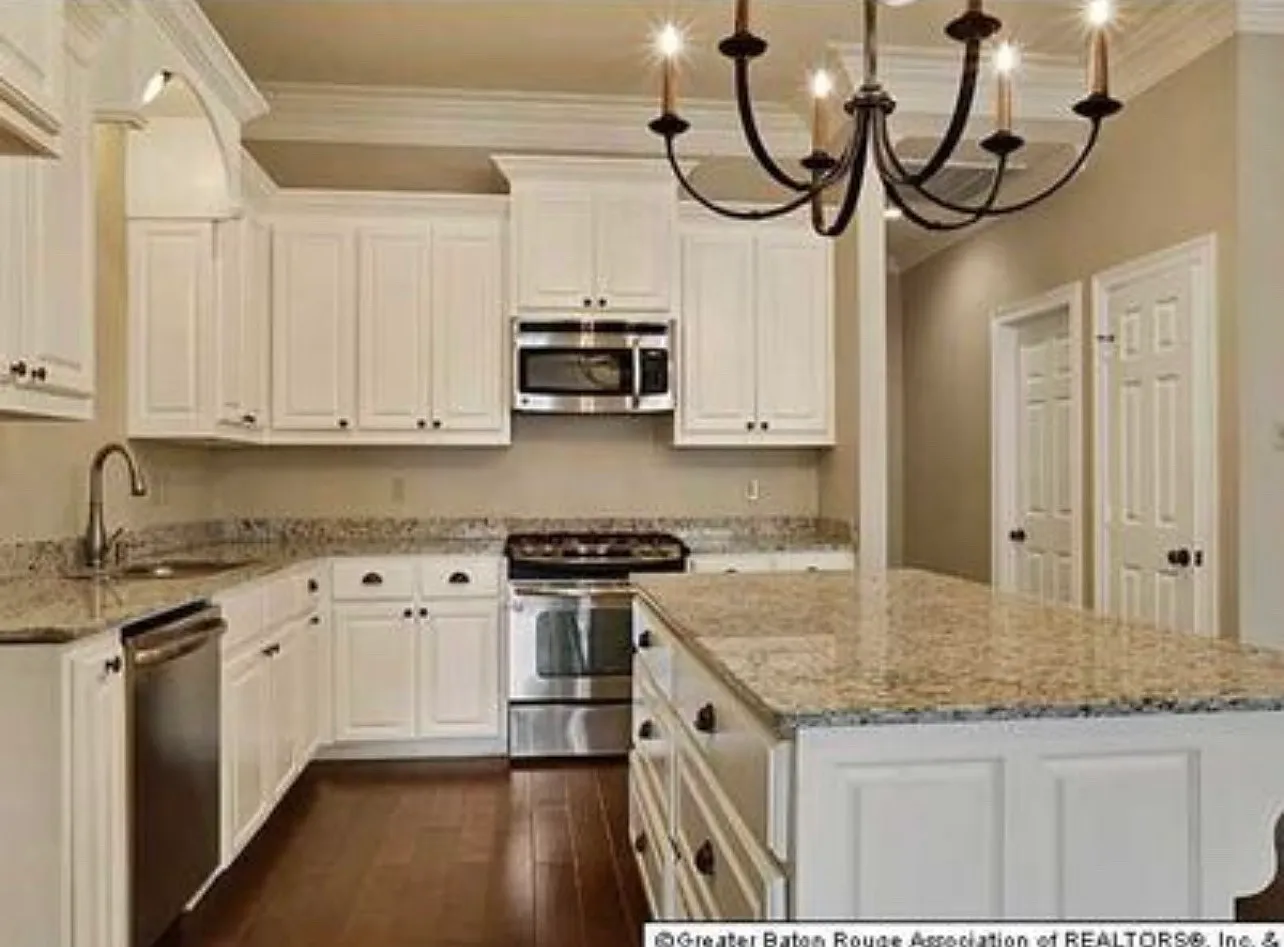 3 bed, 2060 sqft, $2,050 — Photo 2