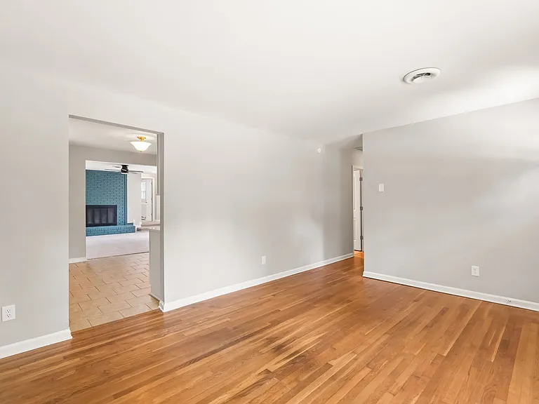 5054 Curtiswood Dr — Photo 5
