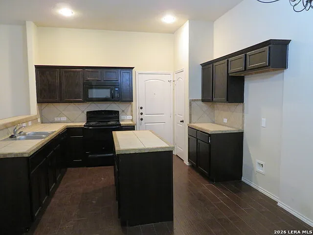 554 Creekside Cir — Photo 4