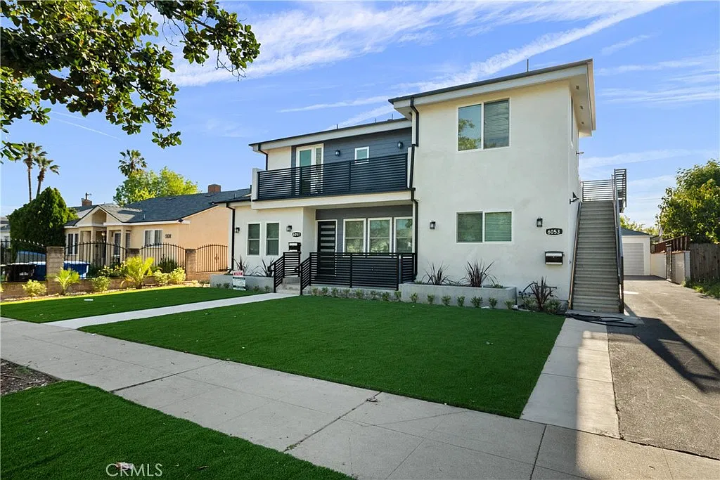 3 bed, 2.5 bath, 1998 sqft, $5,249 — Photo 1