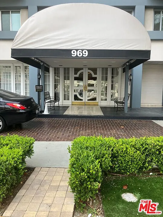 Building Photo - 969 Hilgard Ave #409