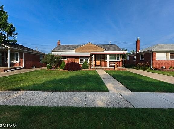 2nd image of 28059 Fountain St