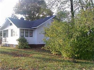 2nd image of 2408 Lincolnway W