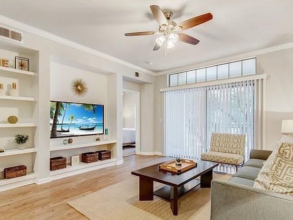 5th image of 3400 Carlisle St #312