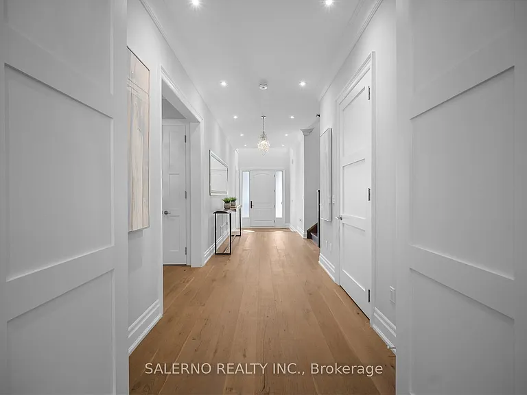 11 Compton Cres — Photo 10