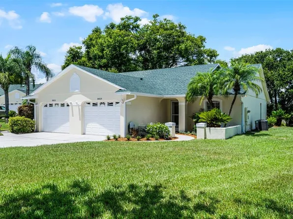 8829 Courtyard Ln, Groveland, FL 34736