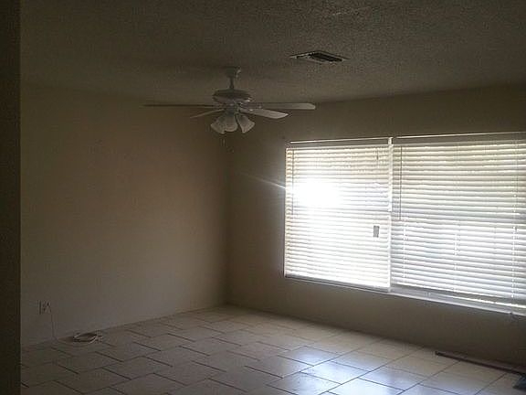 3rd image of 3049 Azalea Ln