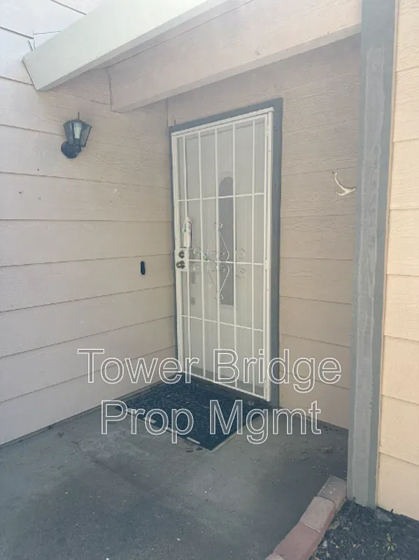 2 bed, 2.0 bath, 1044 sqft, $2,295 — Photo 4