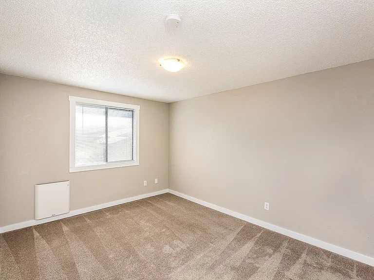 Cross Creek Apartments — Photo 12