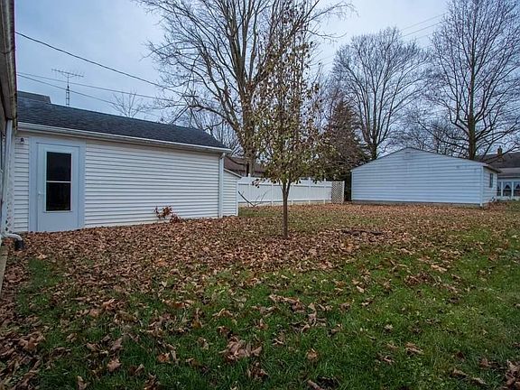 4th image of 2915 N Grand Ave Lot 6
