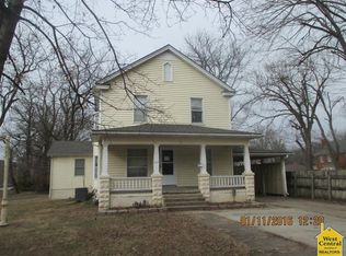 607 S 3rd St, Clinton, MO 64735