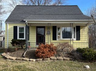 22649 Ridgeway St, Saint Clair Shores, MI 48080