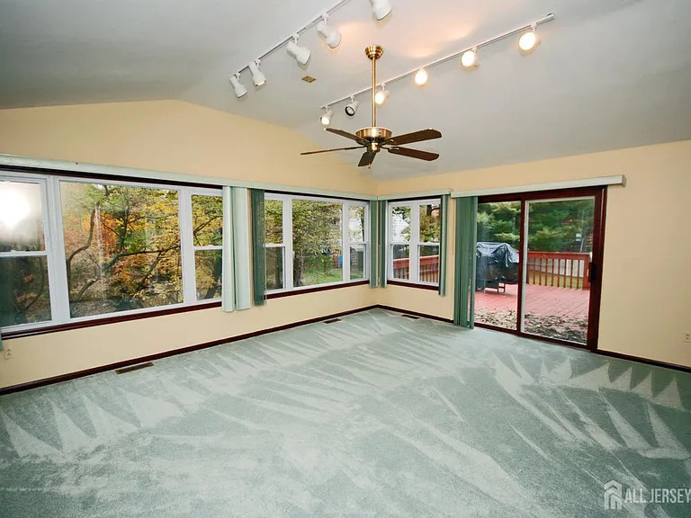 6 Heather Ln — Photo 11