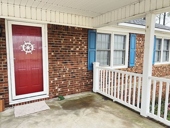 2nd image of 746 Heber St