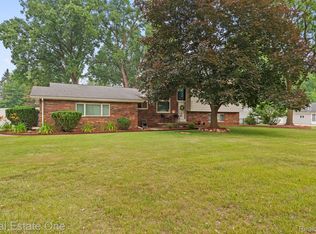 8792 Gray St, Westland, MI 48185