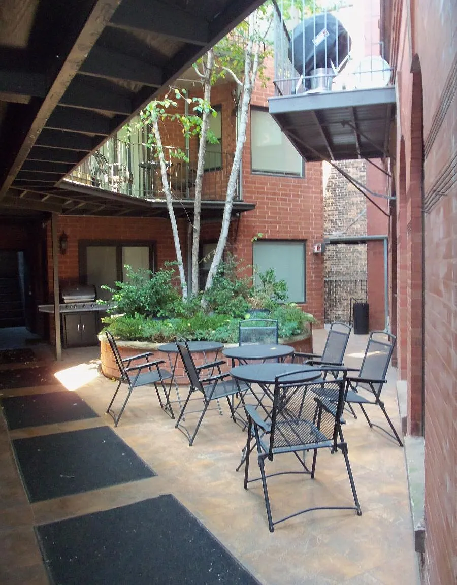 2 bed, 1000 sqft, $2,920 — Photo 4
