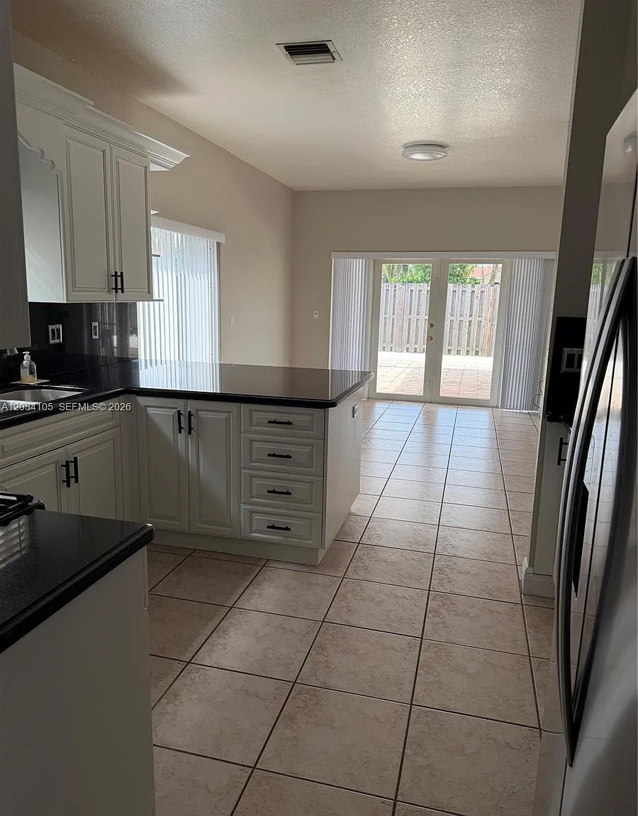 3 bed, 1685 sqft, $3,500 — Photo 3