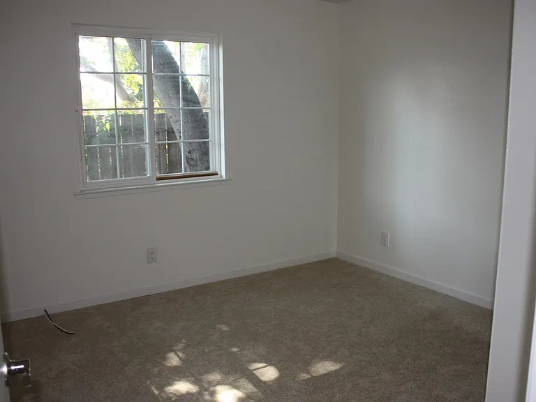 2583 Hazelwood Way #2 — Photo 8