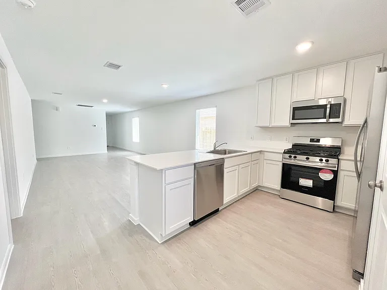 3019 Mallorca Dr — Photo 2