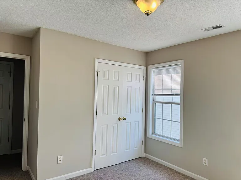 4644 Valley Stream Dr — Photo 16
