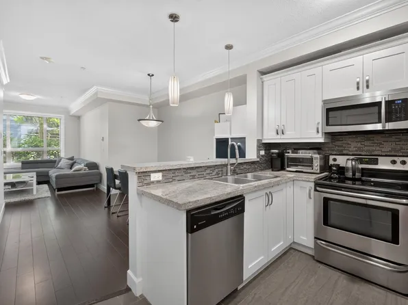 13897 Fraser Hwy #218, Surrey, BC V3T 0G8