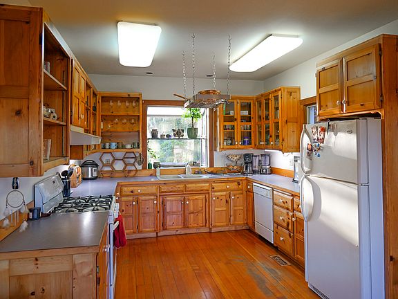 Full kitchen with stunning natural light all day long