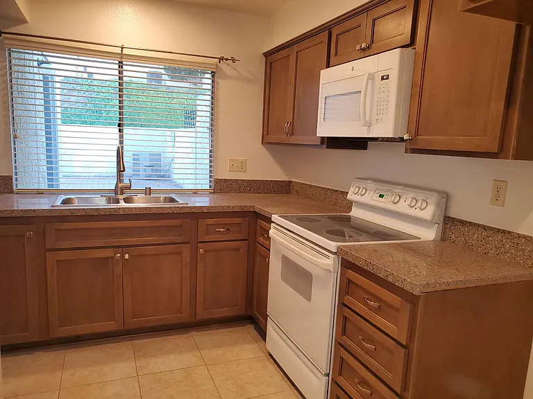 1504 Bobwhite Ln — Photo 8