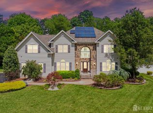 2 Treetops Dr, Monroe Township, NJ 08831