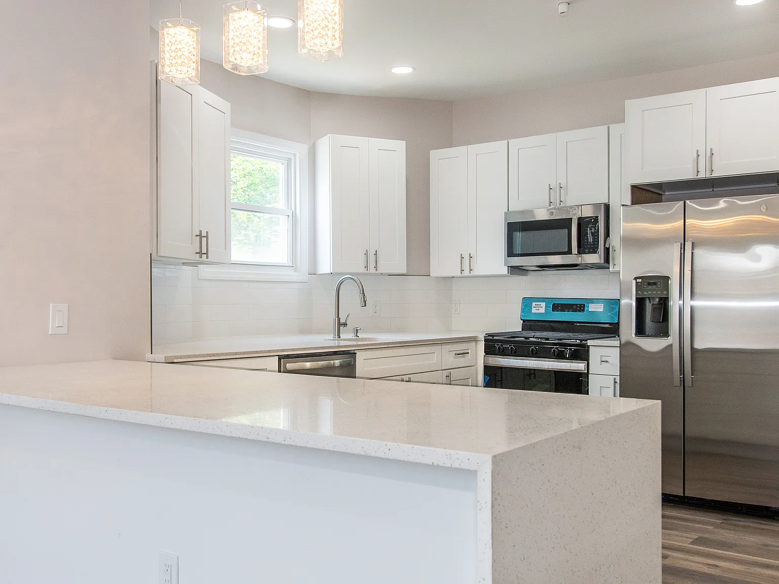 3 bed, $2,600 — Photo 2