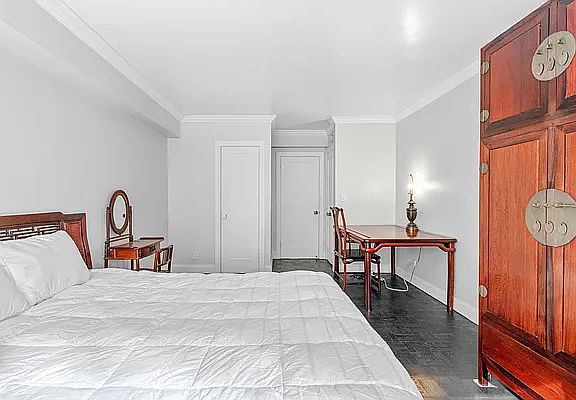 3rd image of 301 E 48th St APT 3C