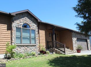 303 Forrest Dr, Gettysburg, PA 17325