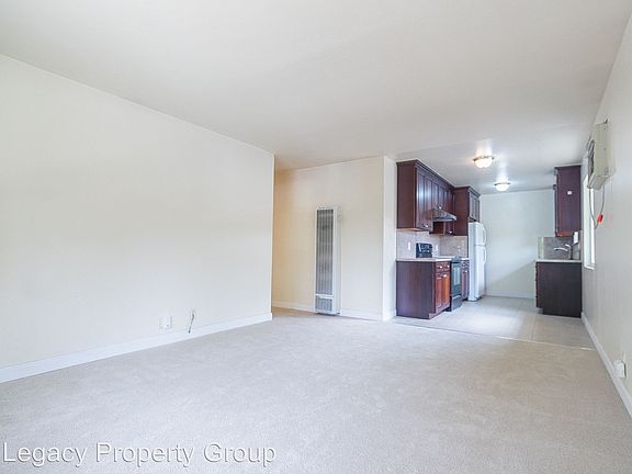 5th image of 192 Carlton Ave APT 4