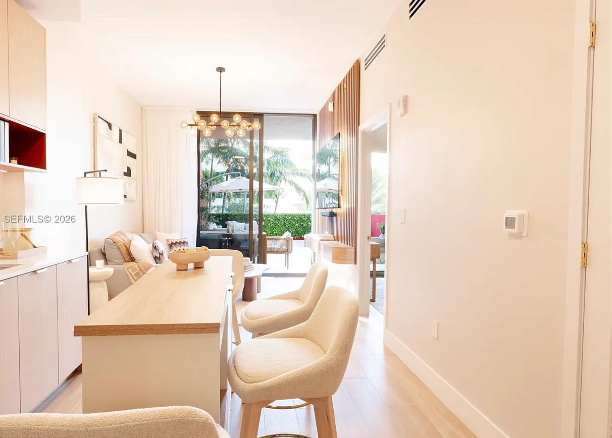 2 bed, 786 sqft, $9,500 — Photo 3