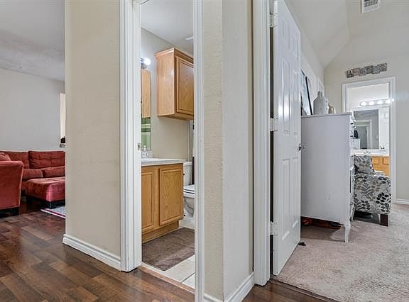 4th image of 1210 Clay Ln