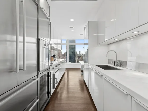 400 East 67th Street image 9 of 29