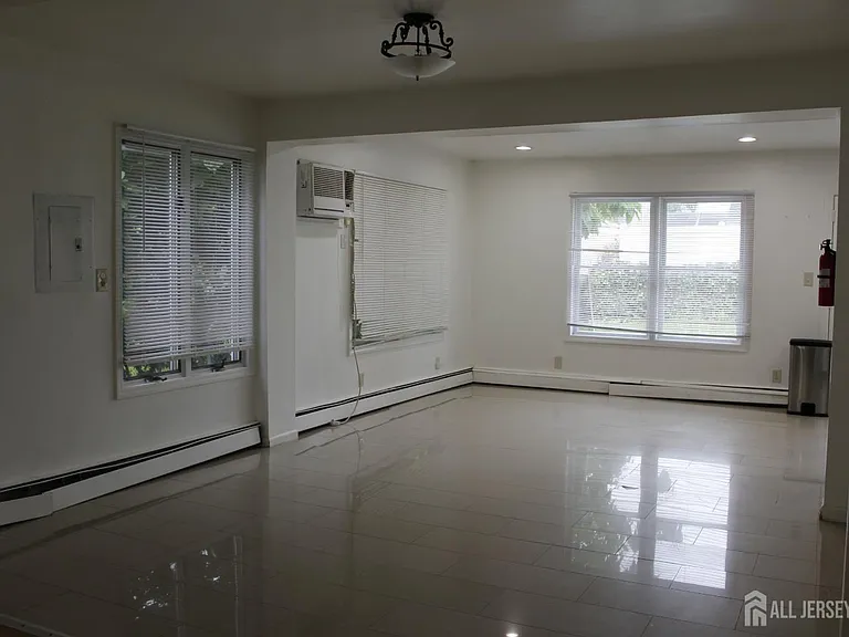 82 Washington Ave — Photo 11