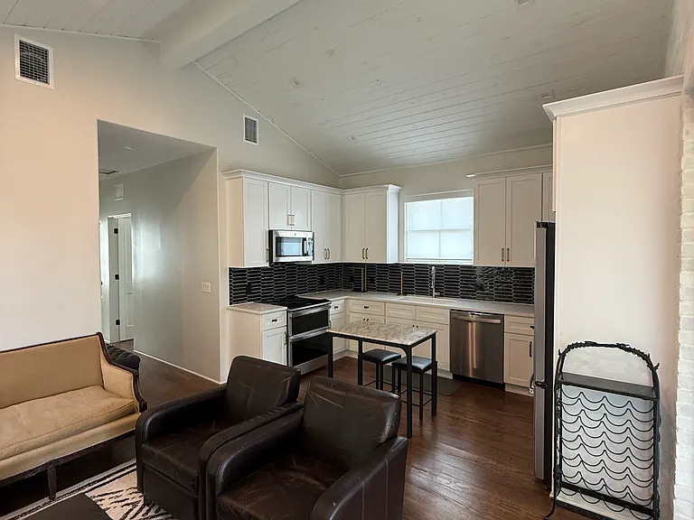 439 W Comstock Ave — Photo 12