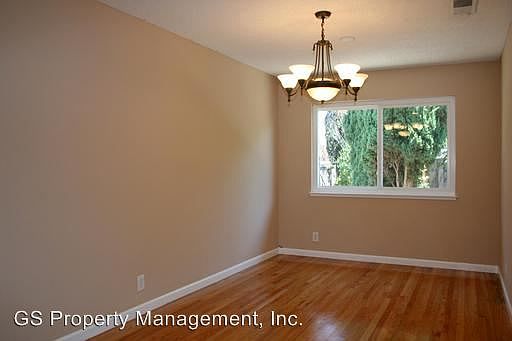 5th image of 154 S Park Victoria Dr