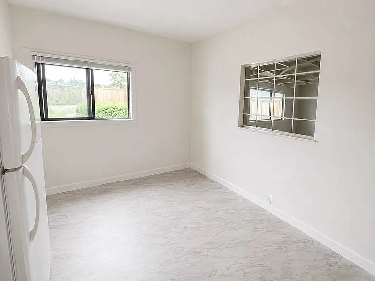 1298 Hastings St E #6 — Photo 2