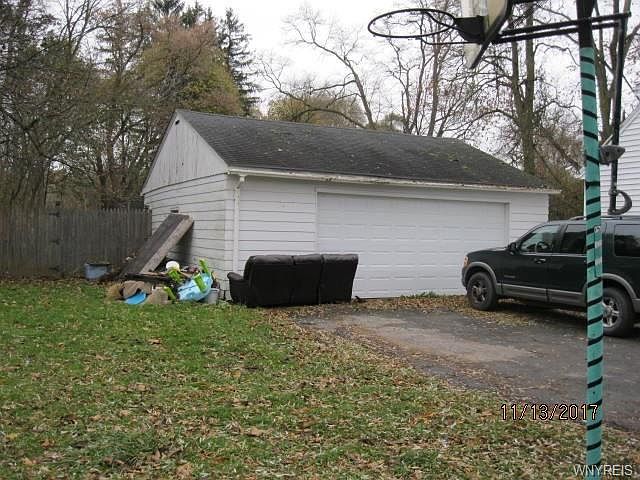 2nd image of 8422 Rochester Rd