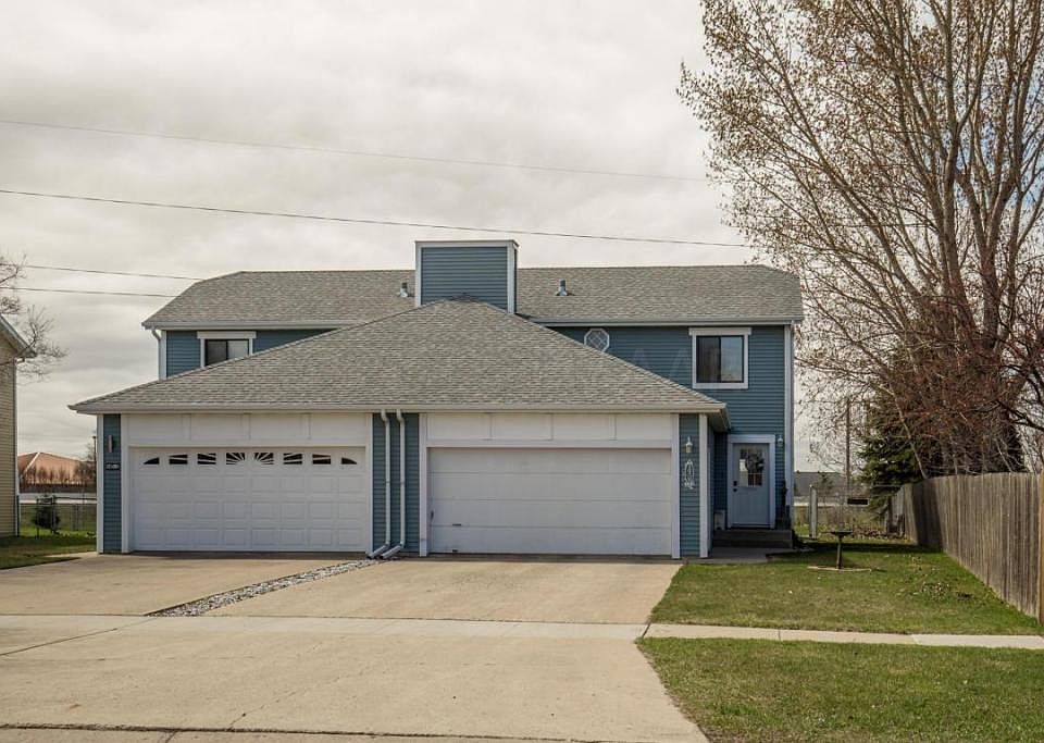 1st image of 145 Prairiewood Dr S