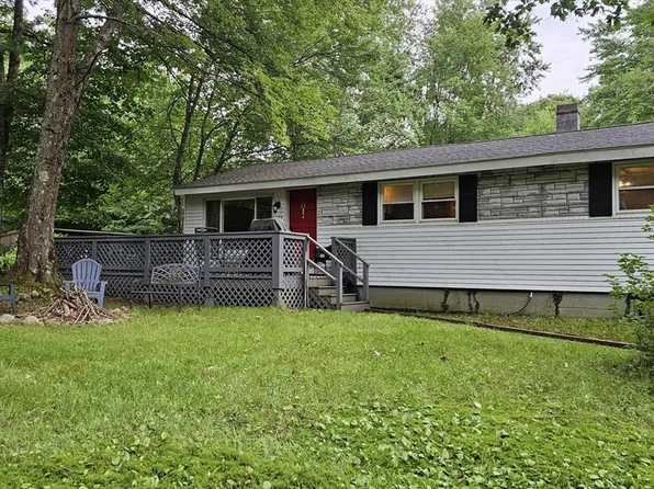 135 Woodland Dr, Lunenburg, MA 01462