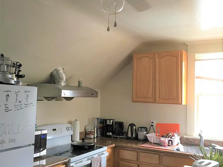5525 15th Ave NE #D — Photo 8