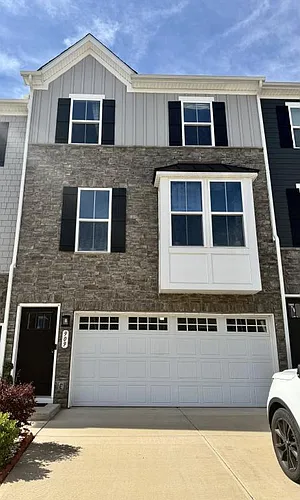 909 Portrush Ln Photo 1