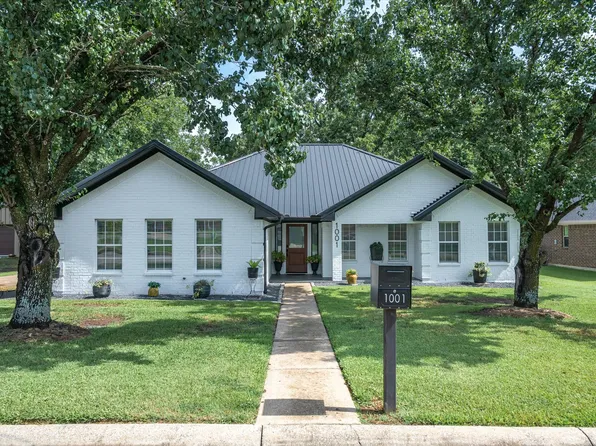 1001 E Oneal St, Wills Pt, TX 75169