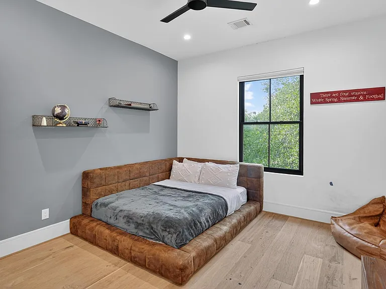 6143 Hurst St — Photo 37