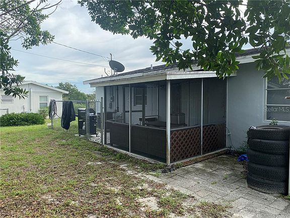 4th image of 1055 Cobblestone Ave