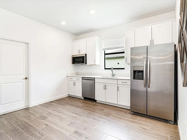 4873 Seafoam Trl — Photo 34